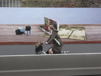 905032 Afbeelding van een collage gemaakt door studenten van de Hogeschool Utrecht, op de bouwschutting rond het ...